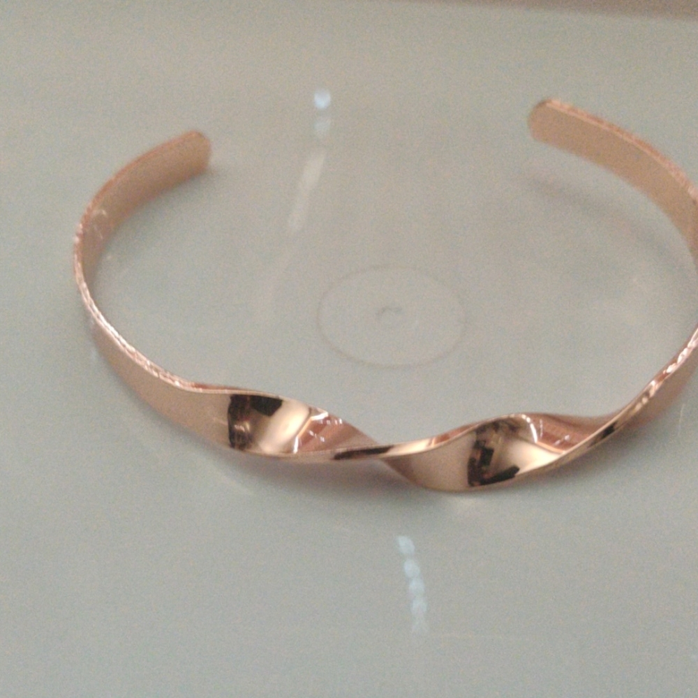 Women's bracelet